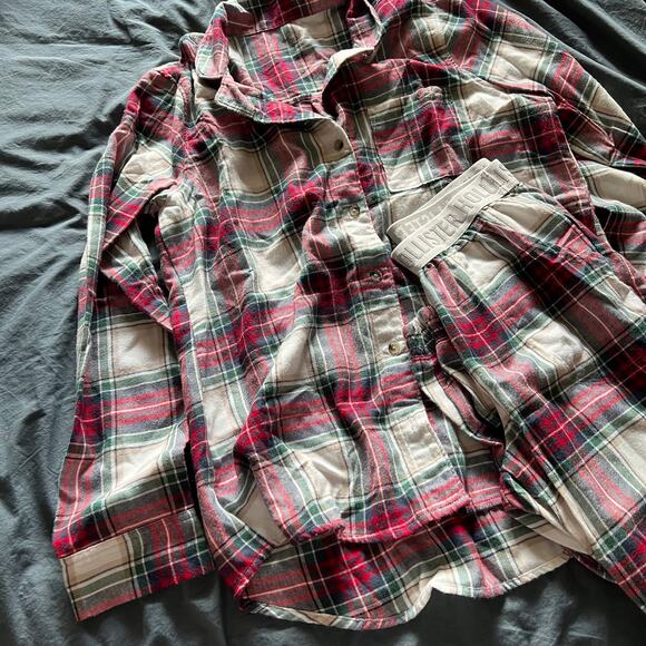 Hollister Plaid Flannel Pajama Set - Picture 4 of 10
